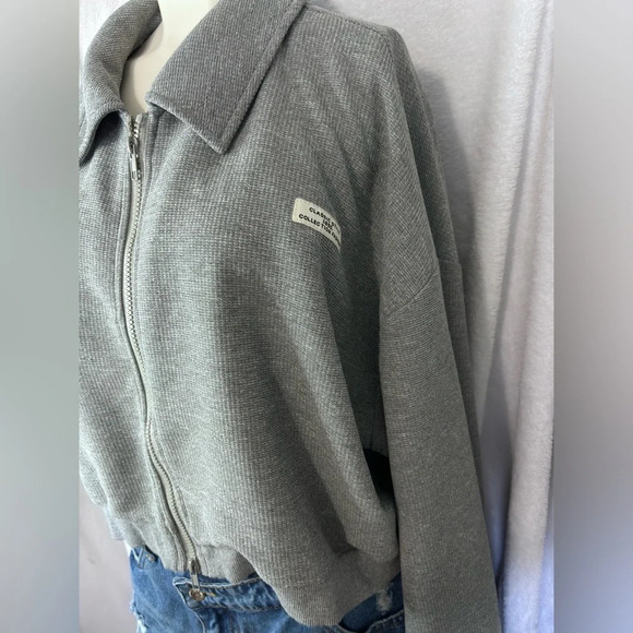 Classic Collection Cropped Zip Up Jacket Collared Gray Sweatshirt - Picture 2 of 4